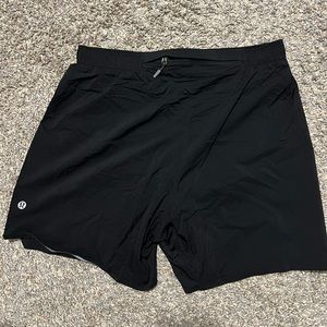 Lululemon men short. Size M in black